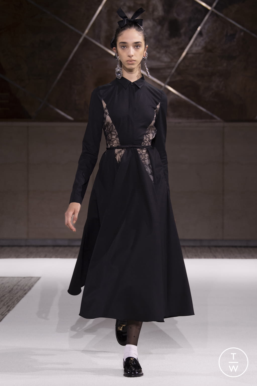 Fashion Week Paris Pre-Fall 2022 look 22 from the Giambattista Valli collection womenswear