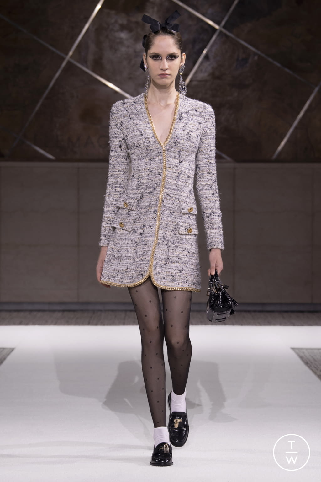 Fashion Week Paris Pre-Fall 2022 look 23 from the Giambattista Valli collection womenswear