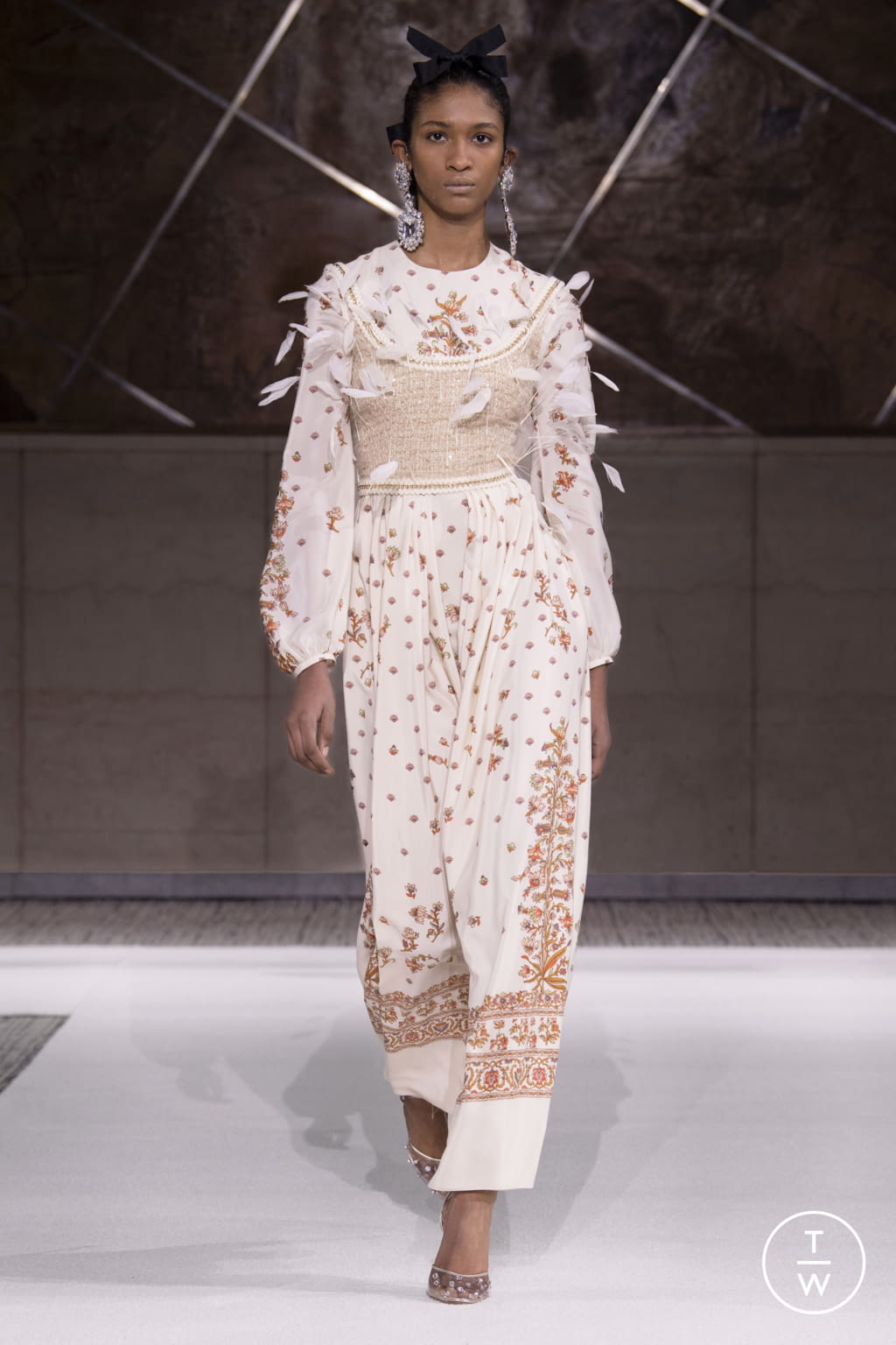 Fashion Week Paris Pre-Fall 2022 look 26 from the Giambattista Valli collection 女装