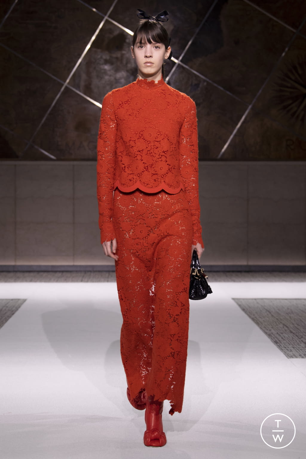 Fashion Week Paris Pre-Fall 2022 look 32 from the Giambattista Valli collection 女装