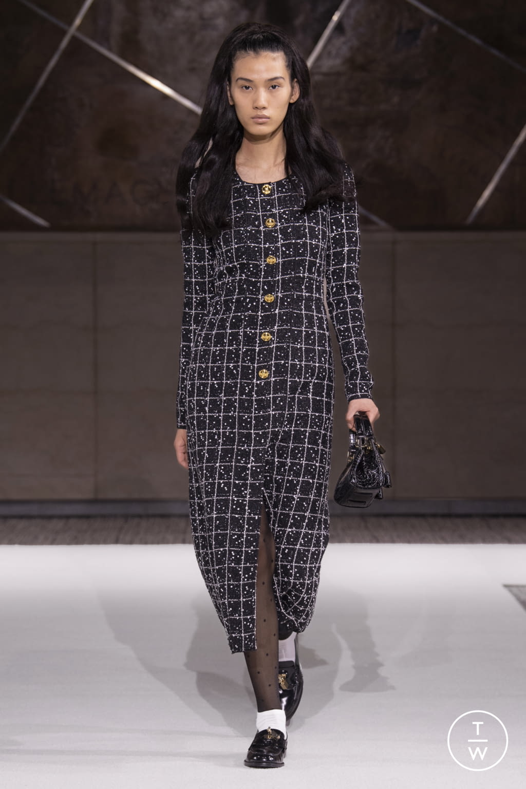 Fashion Week Paris Pre-Fall 2022 look 35 from the Giambattista Valli collection 女装