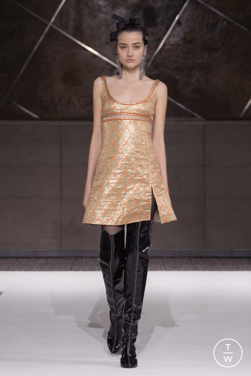 Fashion Week Paris Pre-Fall 2022 look 36 from the Giambattista Valli collection 女装