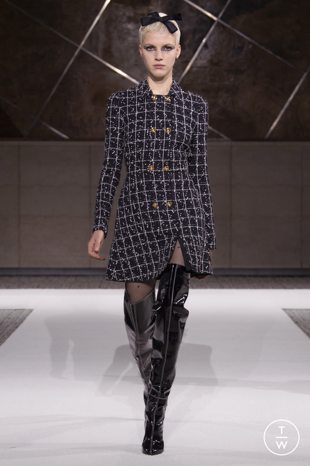 Fashion Week Paris Pre-Fall 2022 look 38 from the Giambattista Valli collection 女装
