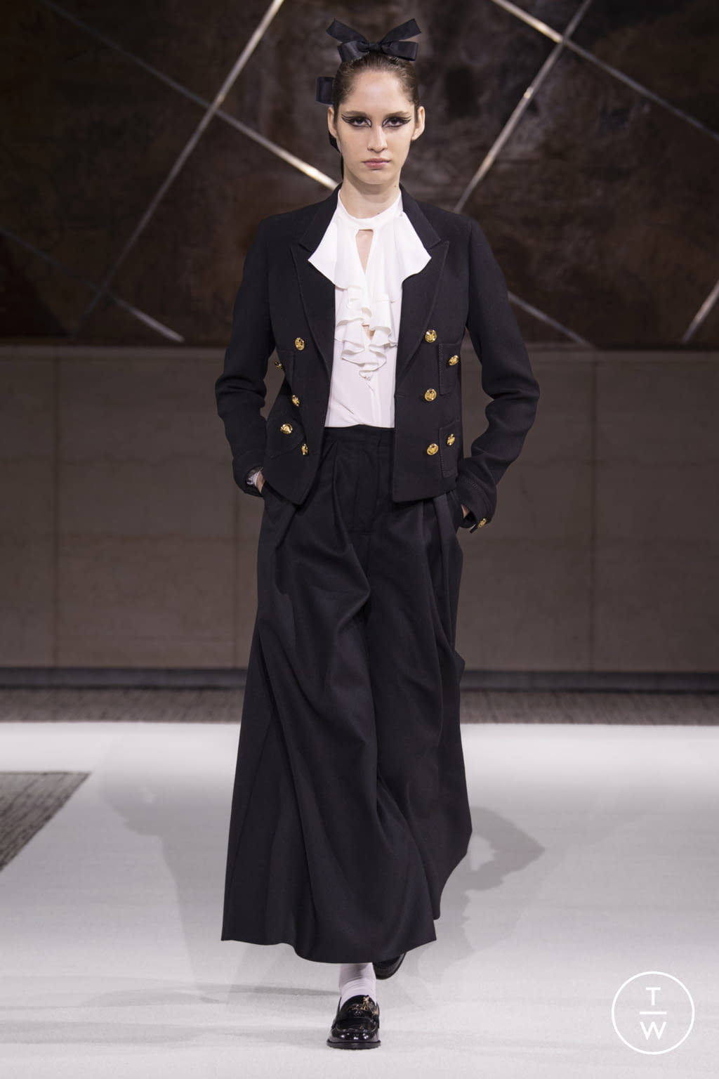 Fashion Week Paris Pre-Fall 2022 look 39 from the Giambattista Valli collection womenswear