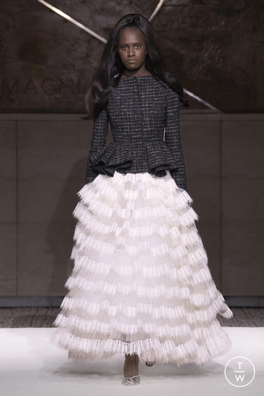 Fashion Week Paris Pre-Fall 2022 look 43 from the Giambattista Valli collection 女装