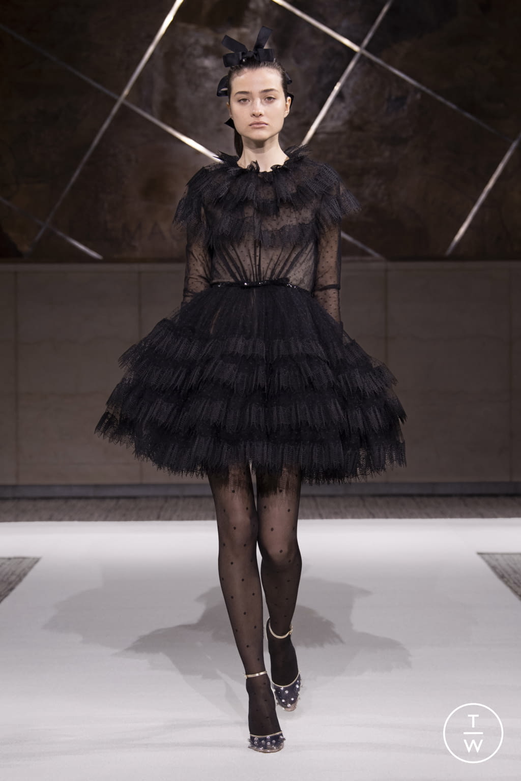 Fashion Week Paris Pre-Fall 2022 look 47 de la collection Giambattista Valli womenswear