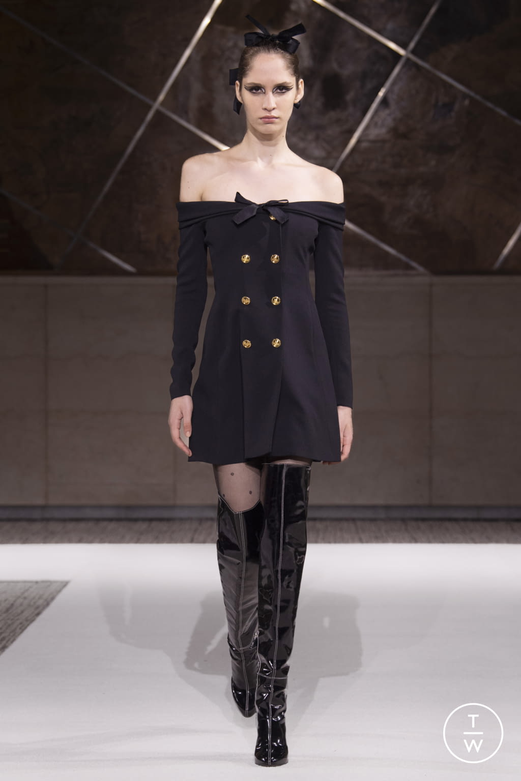 Fashion Week Paris Pre-Fall 2022 look 51 from the Giambattista Valli collection 女装