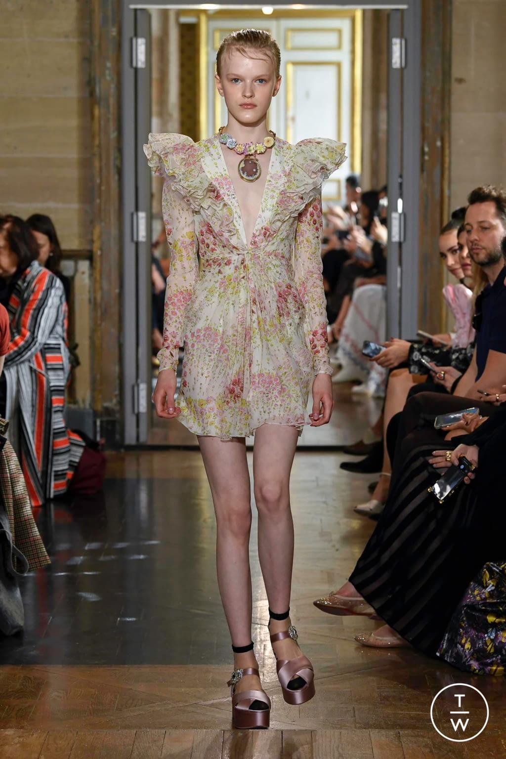 Fashion Week Paris Spring/Summer 2020 look 19 de la collection Giambattista Valli womenswear