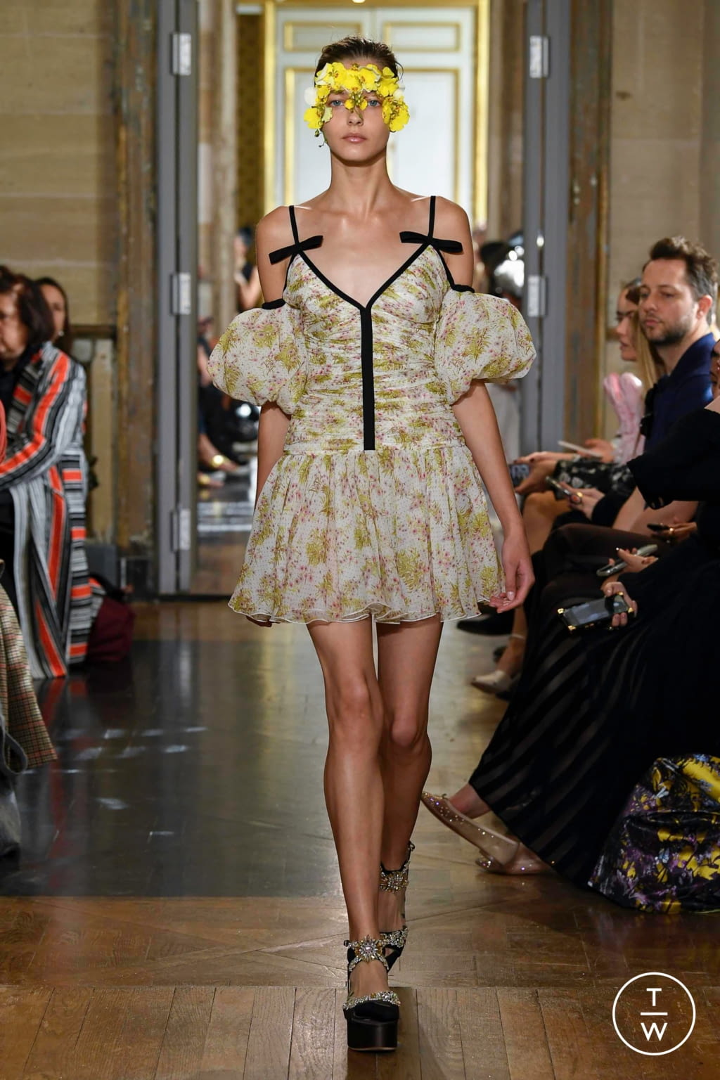 Fashion Week Paris Spring/Summer 2020 look 21 from the Giambattista Valli collection 女装