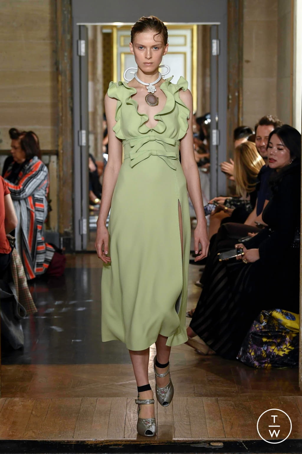 Fashion Week Paris Spring/Summer 2020 look 23 from the Giambattista Valli collection 女装