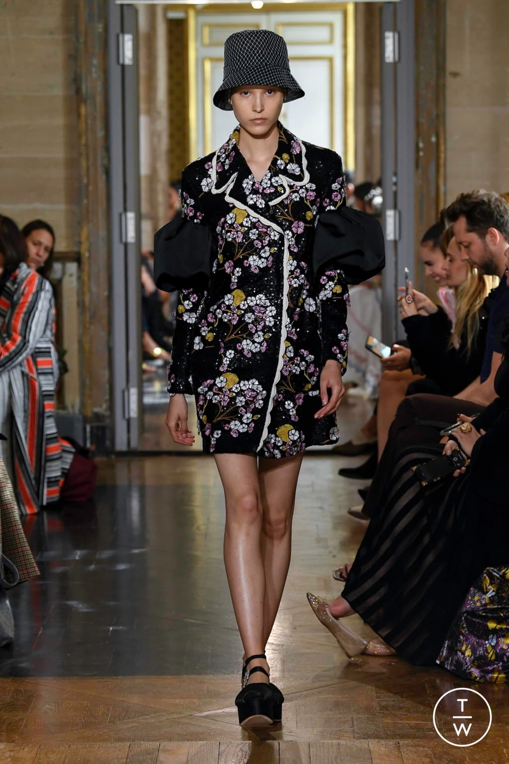 Fashion Week Paris Spring/Summer 2020 look 32 from the Giambattista Valli collection 女装