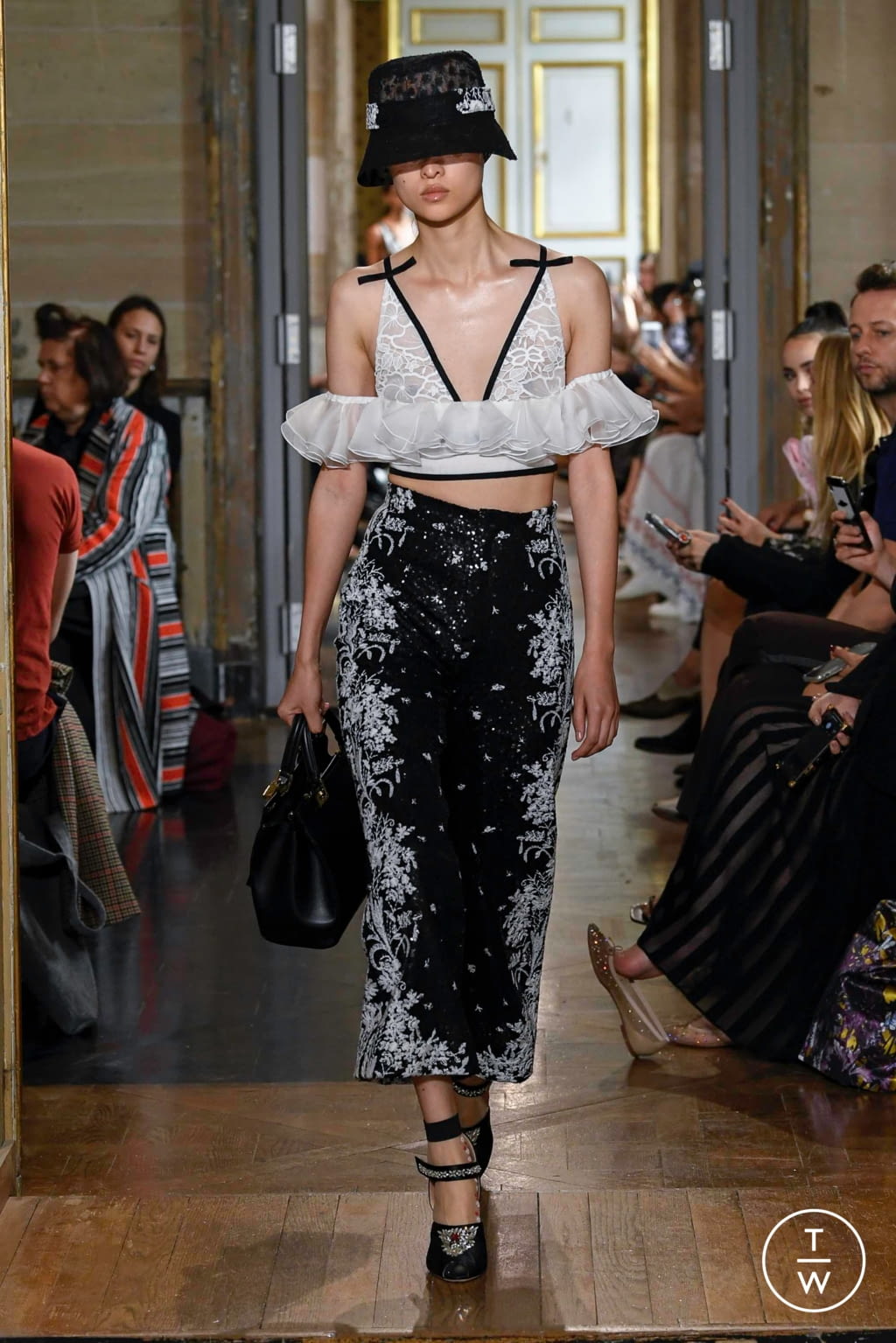 Fashion Week Paris Spring/Summer 2020 look 36 from the Giambattista Valli collection 女装