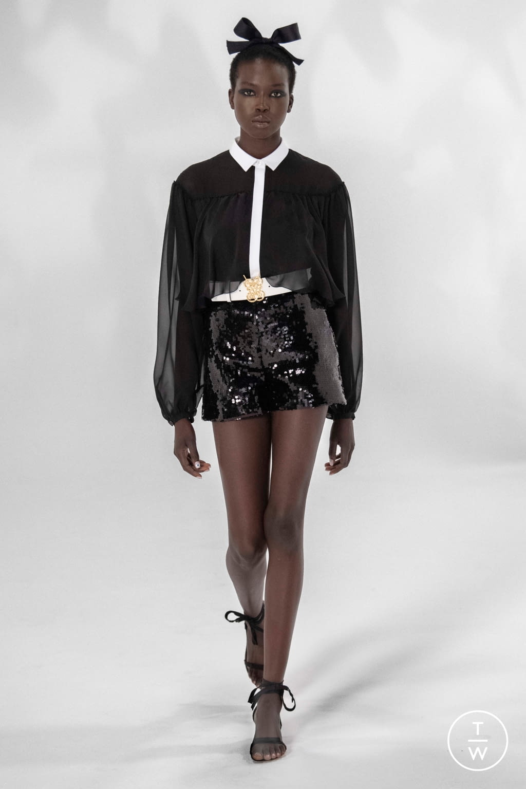 Fashion Week Paris Spring/Summer 2021 look 2 de la collection Giambattista Valli womenswear