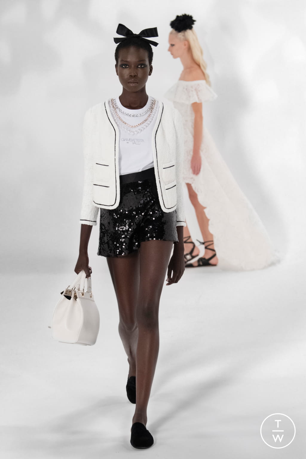 Fashion Week Paris Spring/Summer 2021 look 15 de la collection Giambattista Valli womenswear
