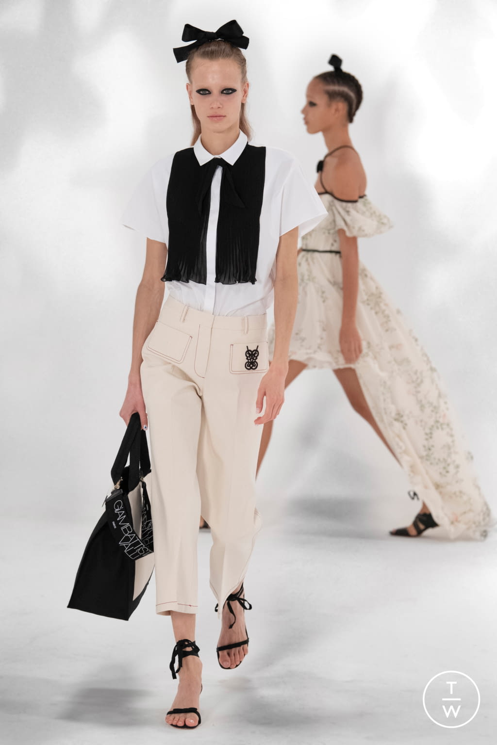 Fashion Week Paris Spring/Summer 2021 look 27 from the Giambattista Valli collection womenswear