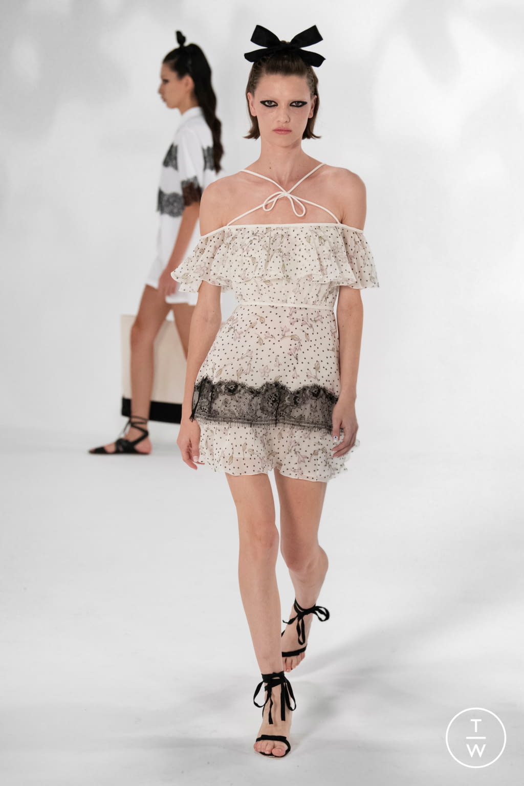 Fashion Week Paris Spring/Summer 2021 look 32 de la collection Giambattista Valli womenswear