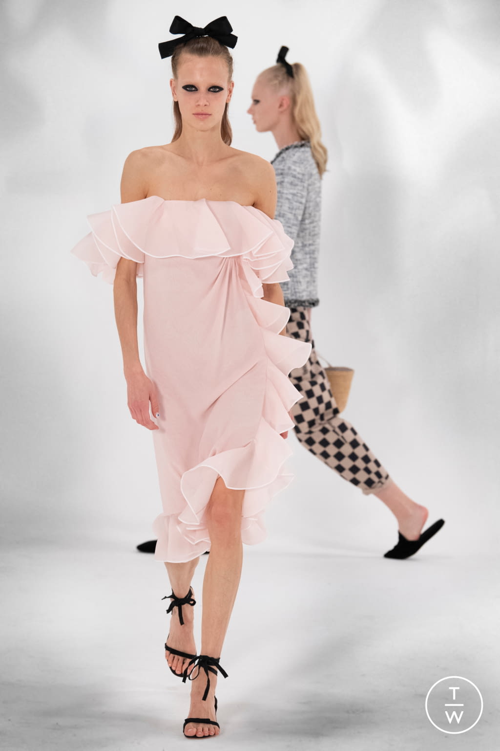 Fashion Week Paris Spring/Summer 2021 look 40 de la collection Giambattista Valli womenswear