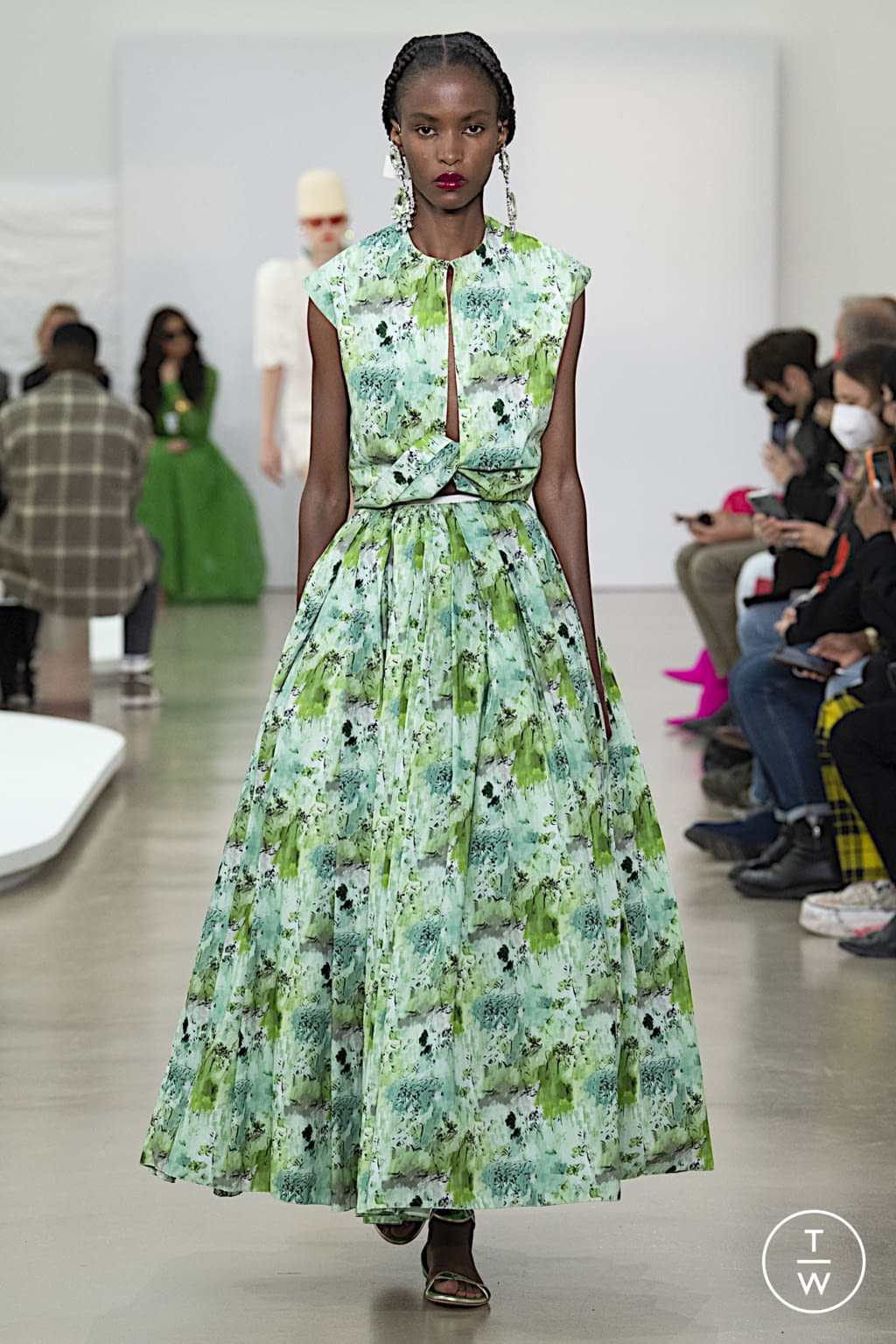 Fashion Week Paris Spring/Summer 2022 look 9 from the Giambattista Valli collection womenswear
