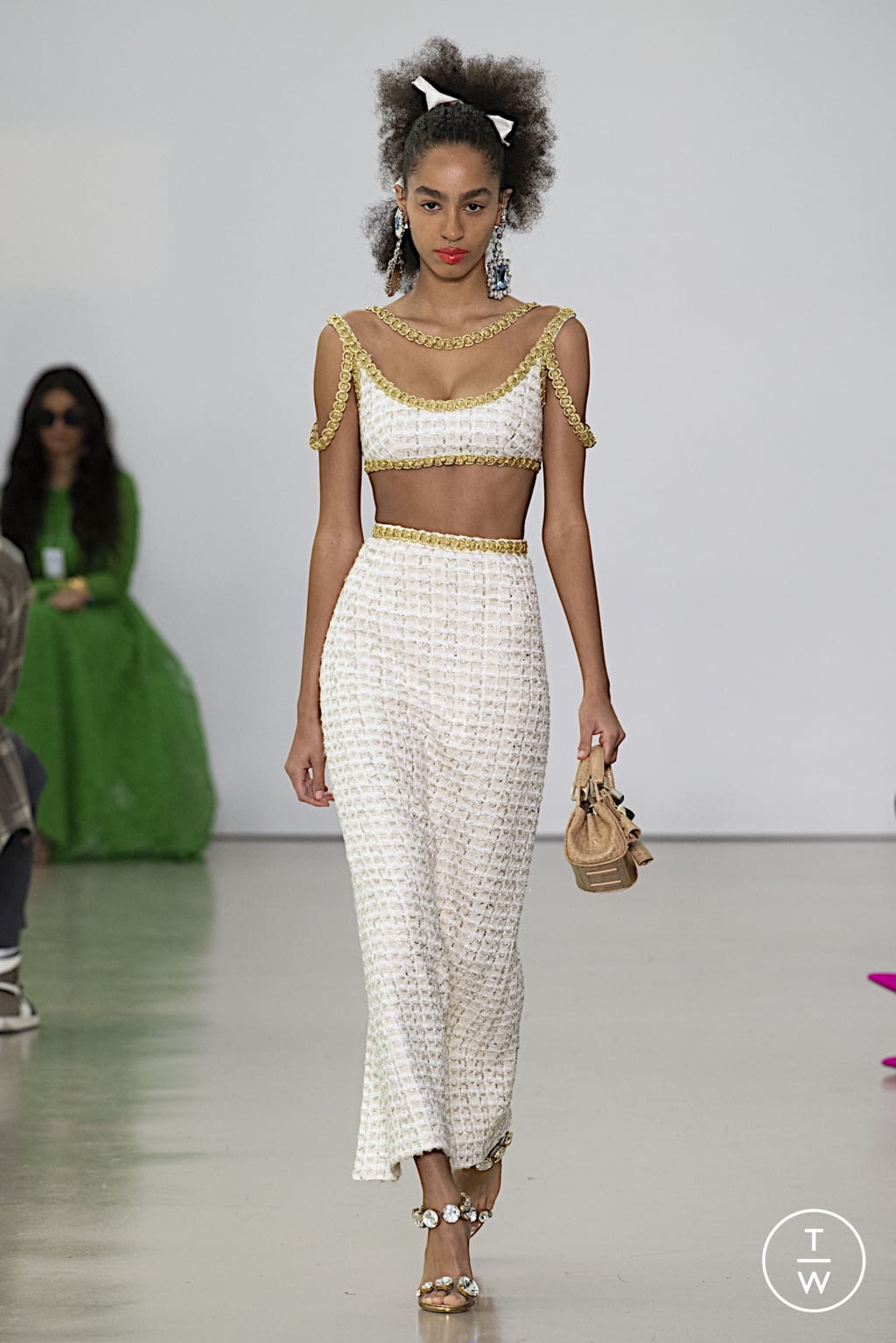 Fashion Week Paris Spring/Summer 2022 look 16 de la collection Giambattista Valli womenswear