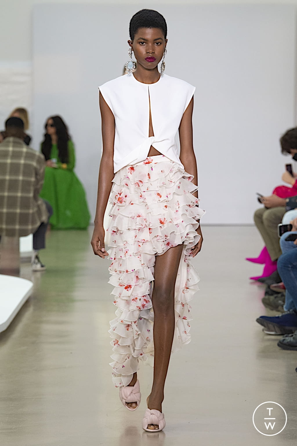 Fashion Week Paris Spring/Summer 2022 look 26 from the Giambattista Valli collection 女装