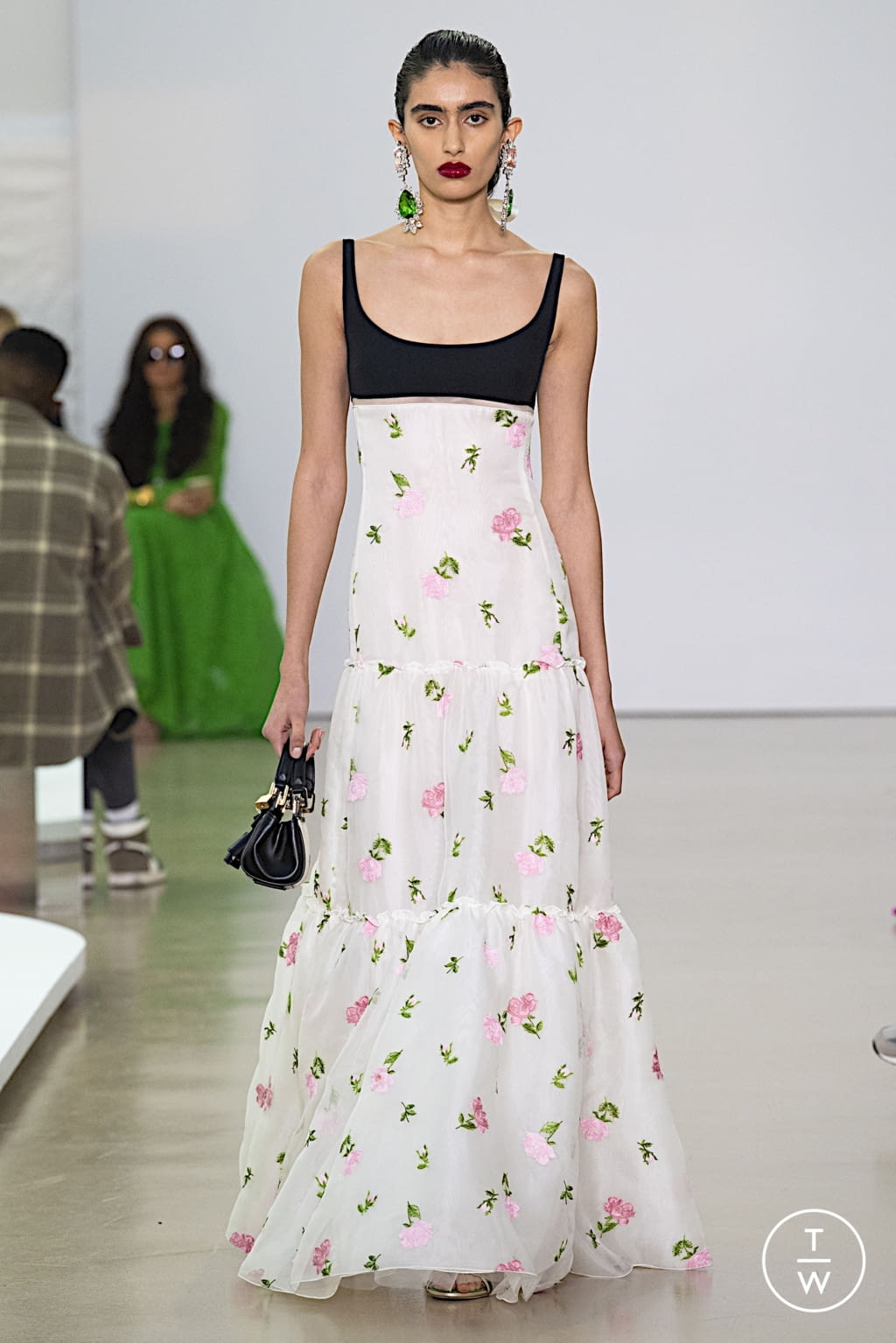 Fashion Week Paris Spring/Summer 2022 look 60 from the Giambattista Valli collection womenswear