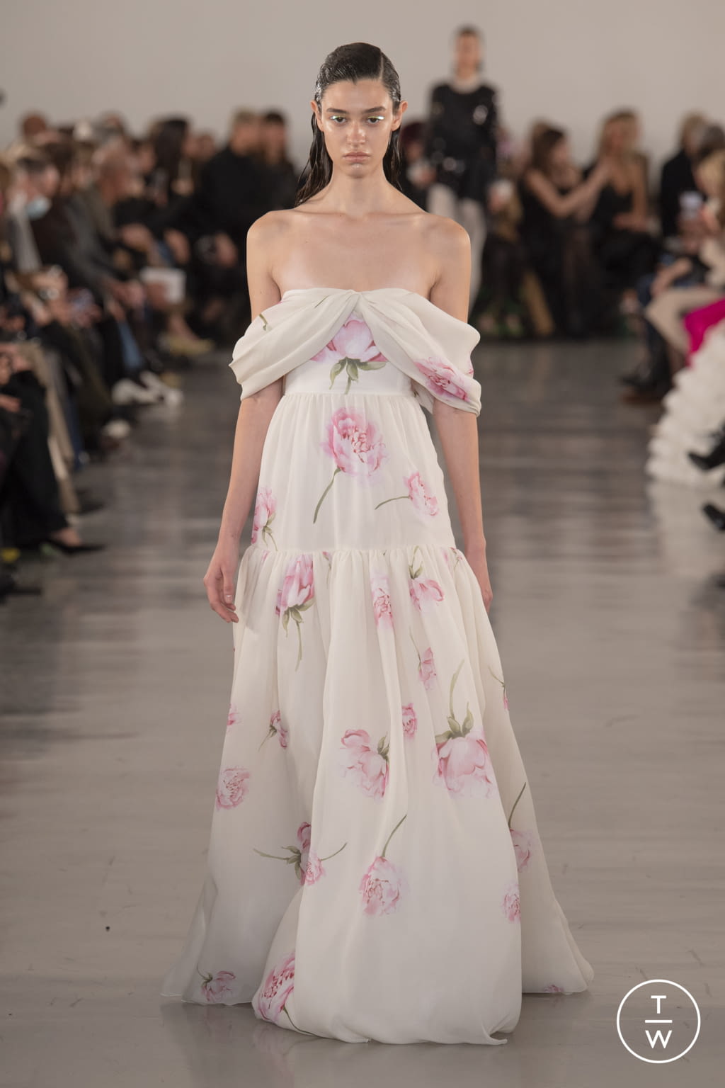 Fashion Week Paris Fall/Winter 2022 look 40 from the Giambattista Valli collection 女装