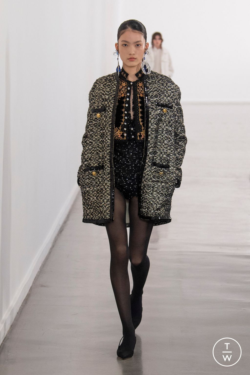 Fashion Week Paris Fall/Winter 2023 look 5 de la collection Giambattista Valli womenswear