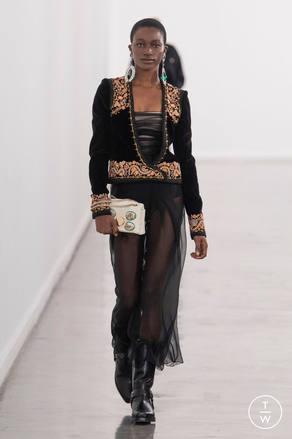 Fashion Week Paris Fall/Winter 2023 look 11 from the Giambattista Valli collection 女装