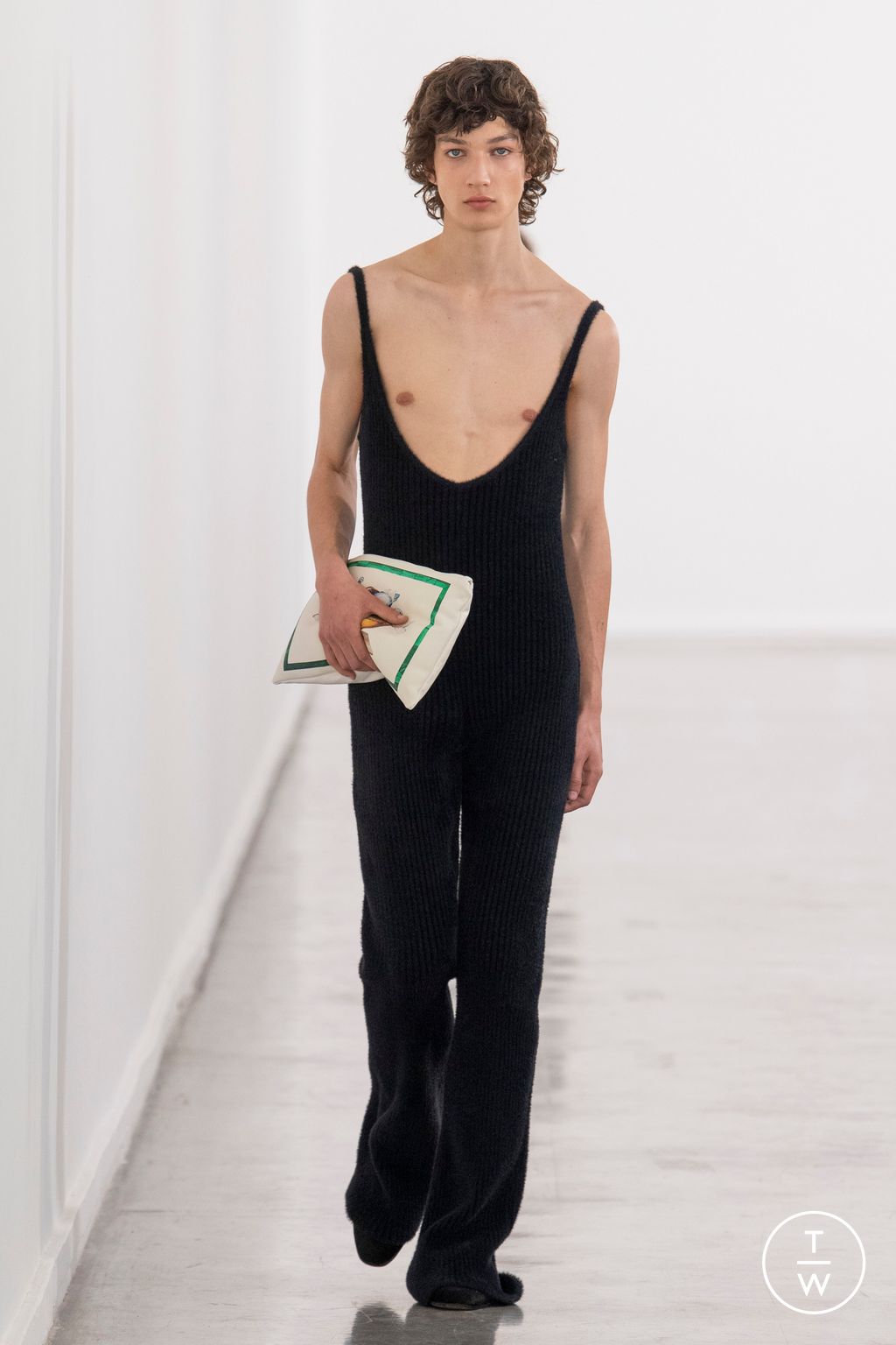 Fashion Week Paris Fall/Winter 2023 look 17 de la collection Giambattista Valli womenswear