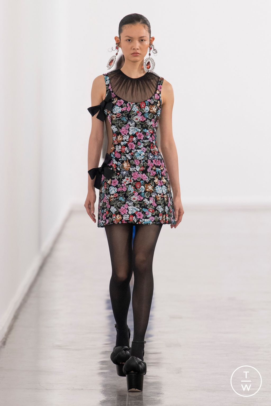 Fashion Week Paris Fall/Winter 2023 look 19 from the Giambattista Valli collection womenswear