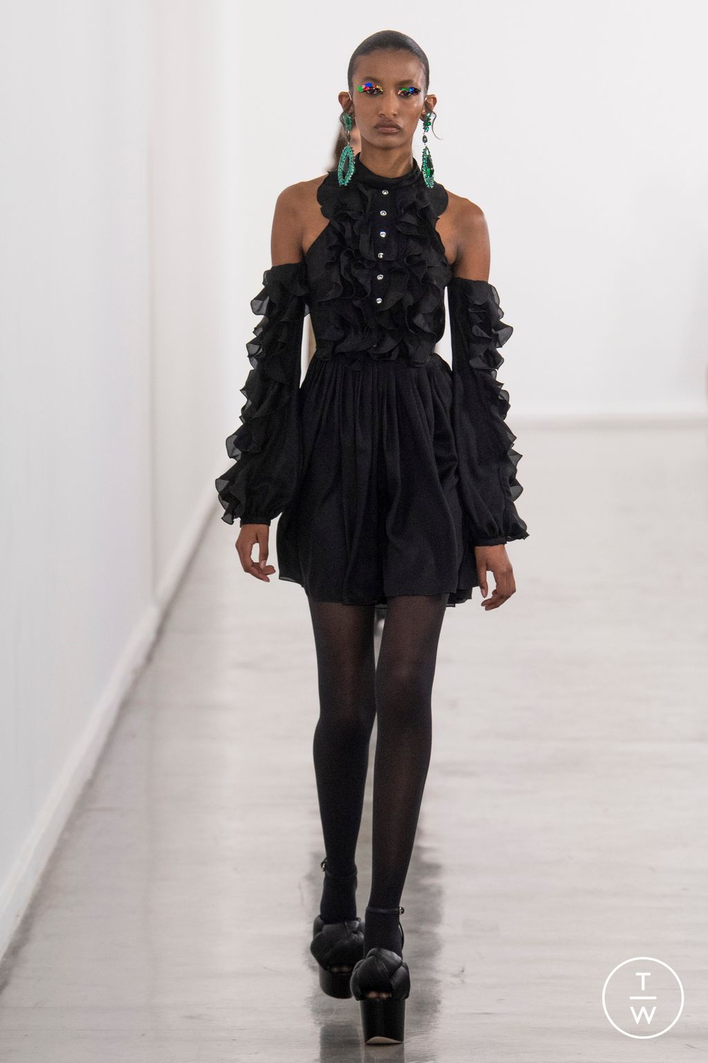 Fashion Week Paris Fall/Winter 2023 look 22 from the Giambattista Valli collection womenswear