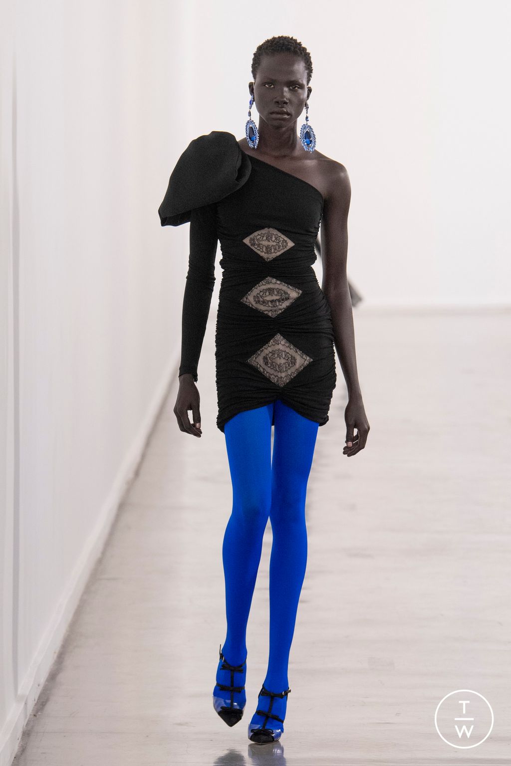 Fashion Week Paris Fall/Winter 2023 look 26 from the Giambattista Valli collection 女装