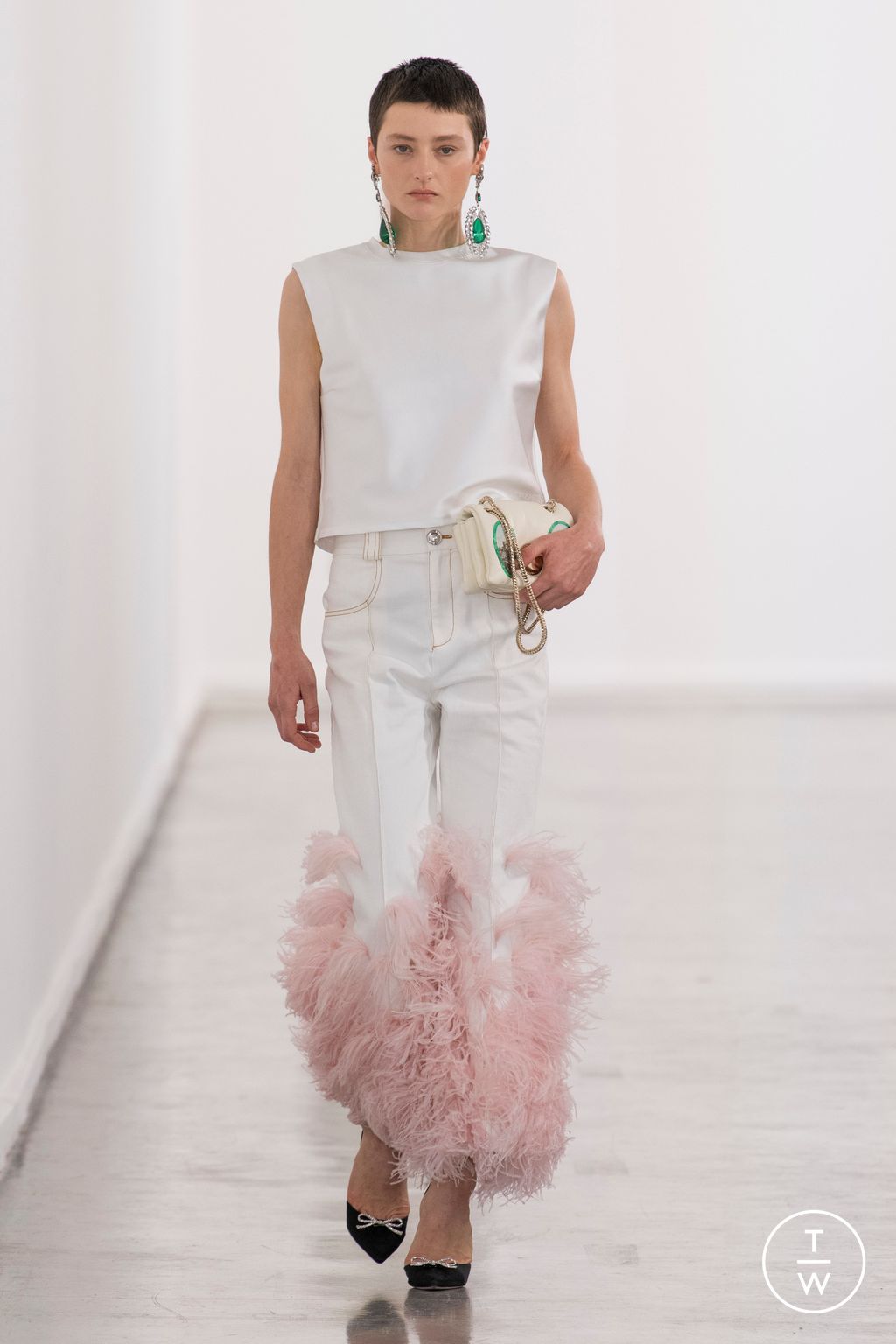 Fashion Week Paris Fall/Winter 2023 look 33 from the Giambattista Valli collection 女装