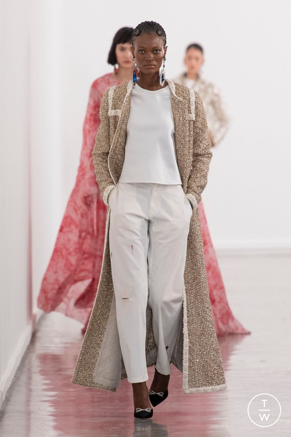 Fashion Week Paris Fall/Winter 2023 look 40 from the Giambattista Valli collection 女装