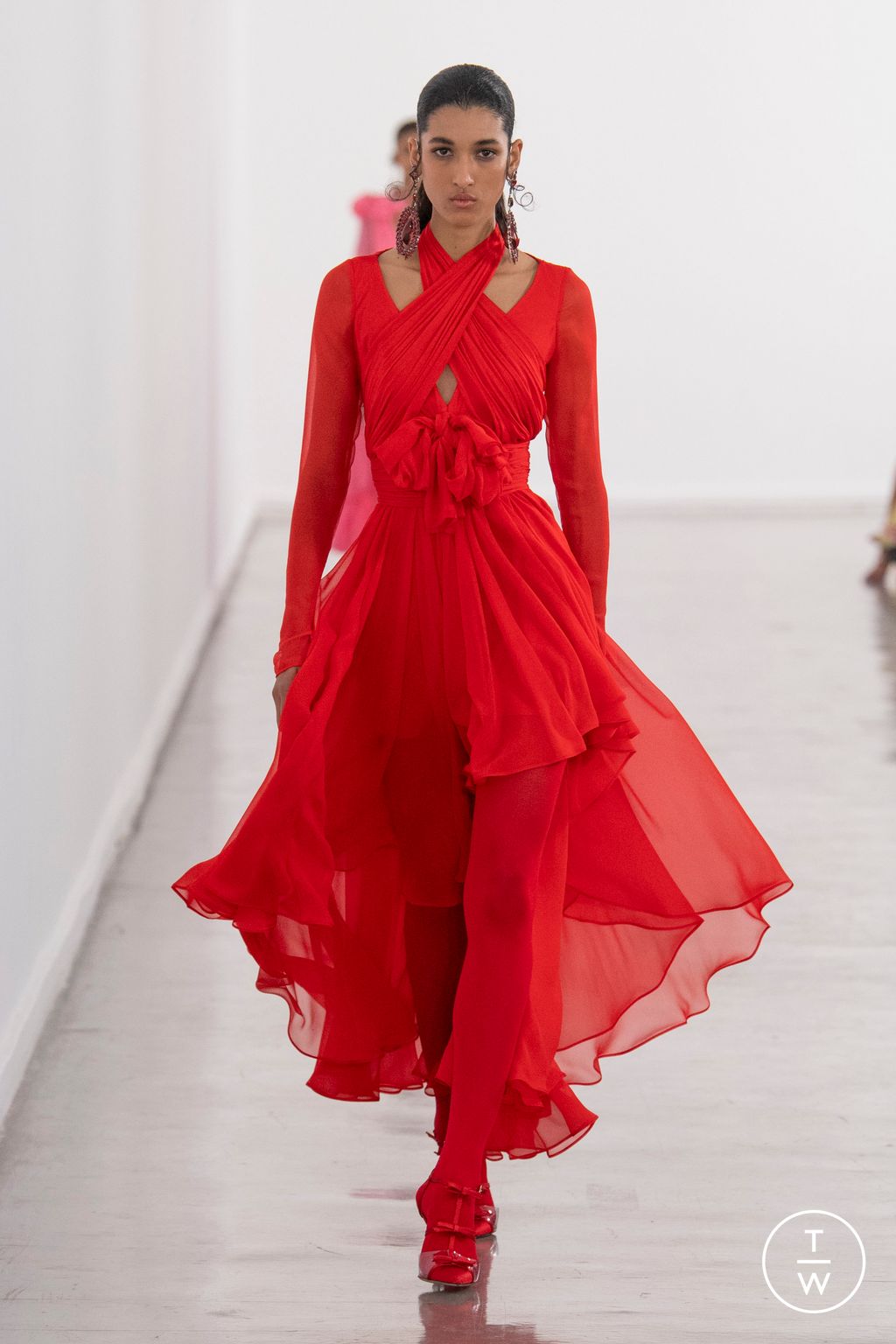 Fashion Week Paris Fall/Winter 2023 look 44 de la collection Giambattista Valli womenswear