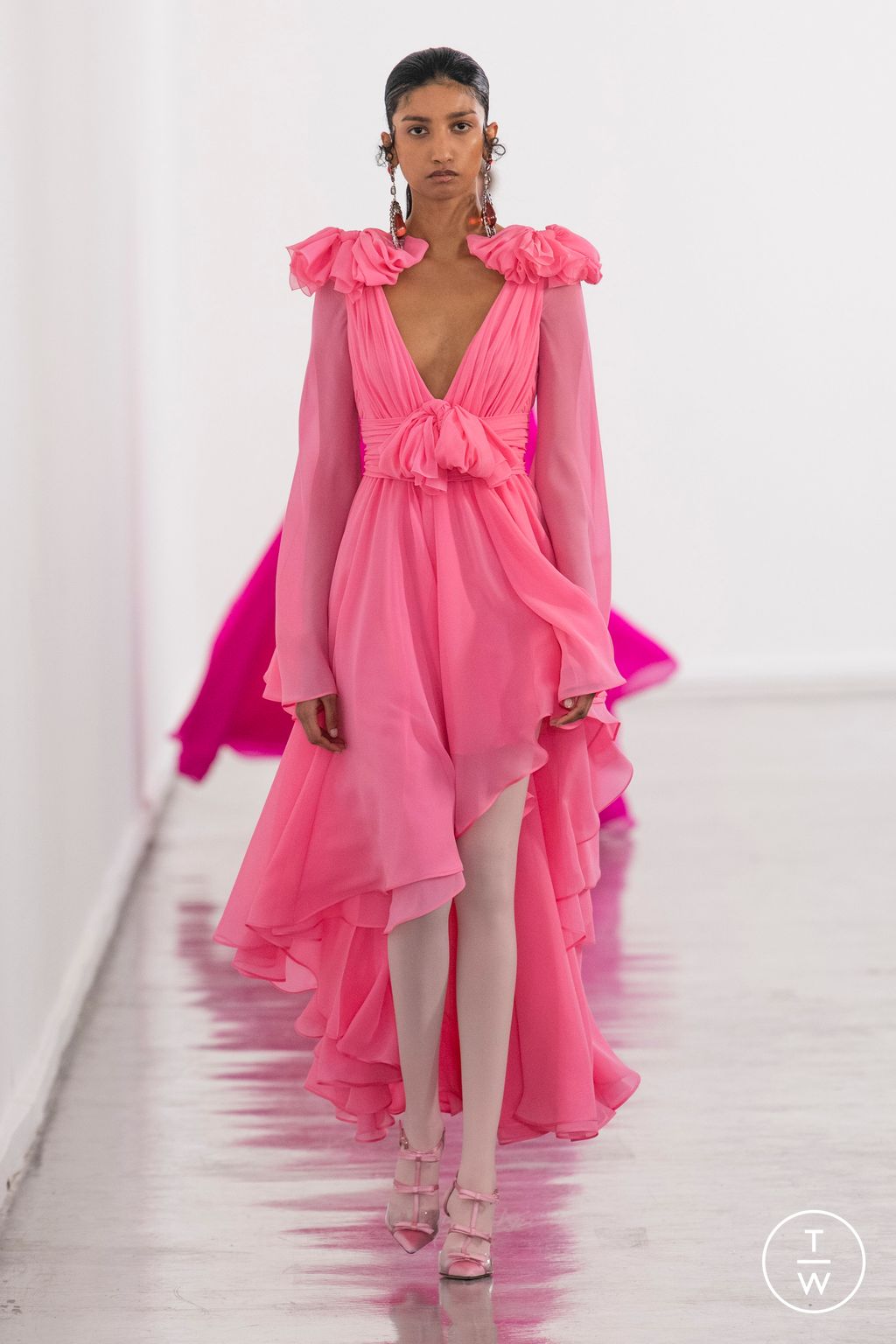 Fashion Week Paris Fall/Winter 2023 look 45 from the Giambattista Valli collection 女装
