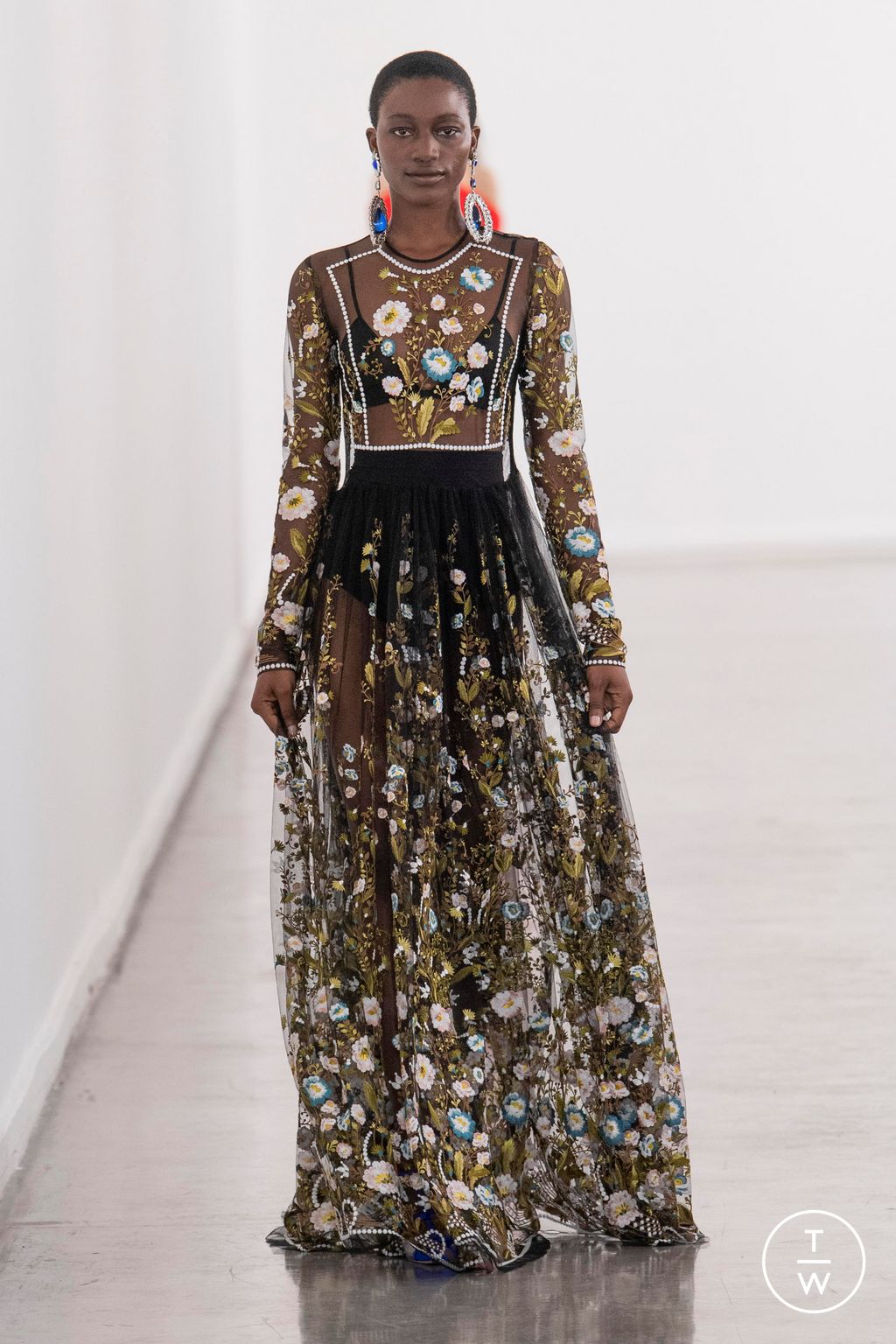 Fashion Week Paris Fall/Winter 2023 look 51 from the Giambattista Valli collection 女装
