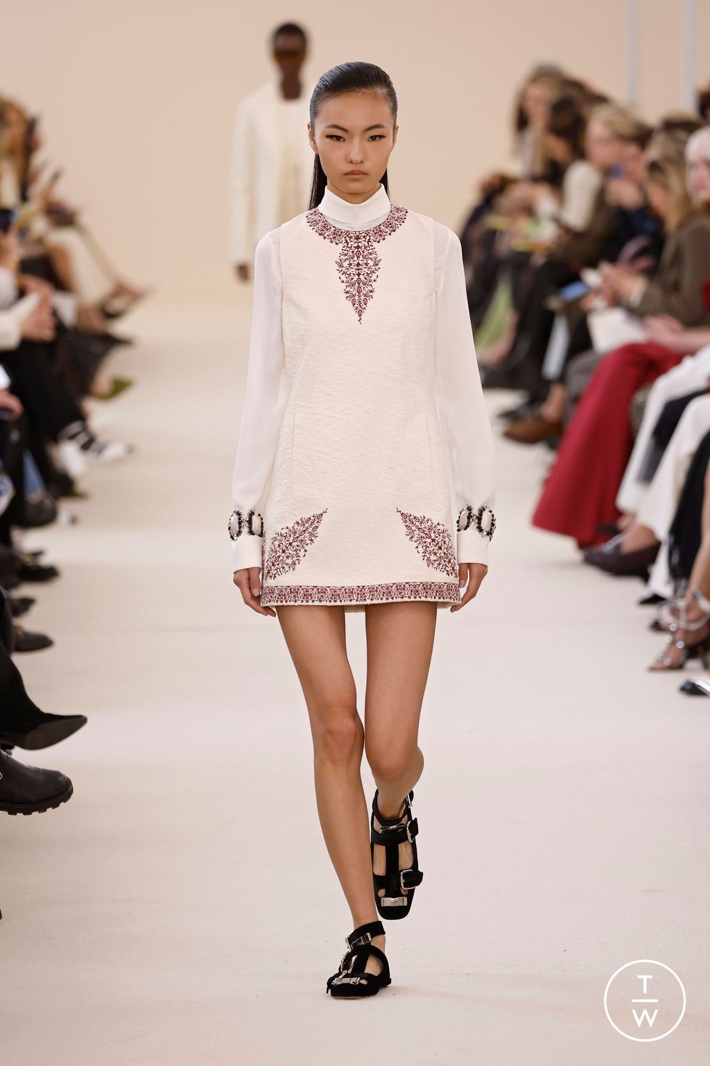 Fashion Week Paris Fall/Winter 2024 look 6 from the Giambattista Valli collection 女装