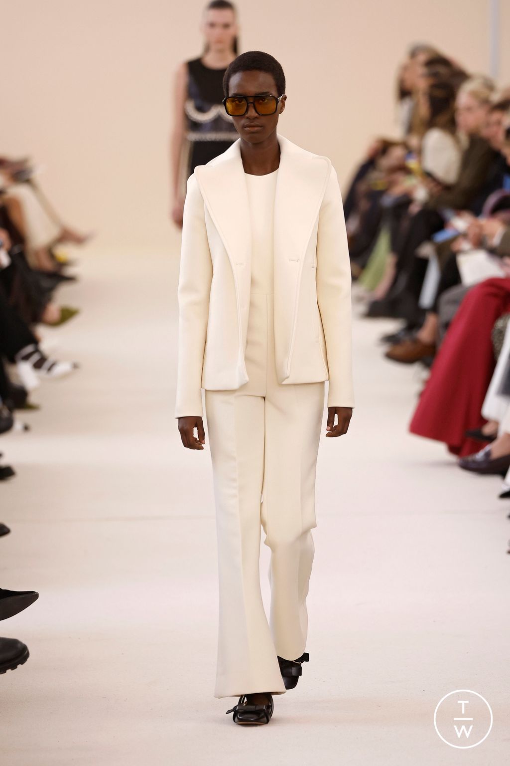 Fashion Week Paris Fall/Winter 2024 look 7 de la collection Giambattista Valli womenswear