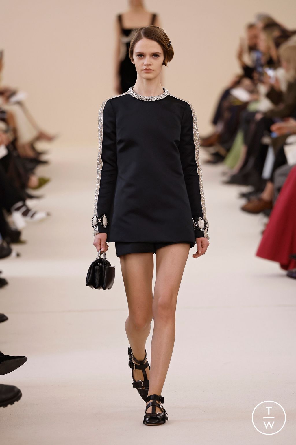 Fashion Week Paris Fall/Winter 2024 look 9 de la collection Giambattista Valli womenswear