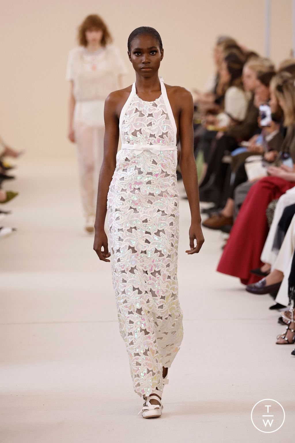 Fashion Week Paris Fall/Winter 2024 look 11 from the Giambattista Valli collection 女装