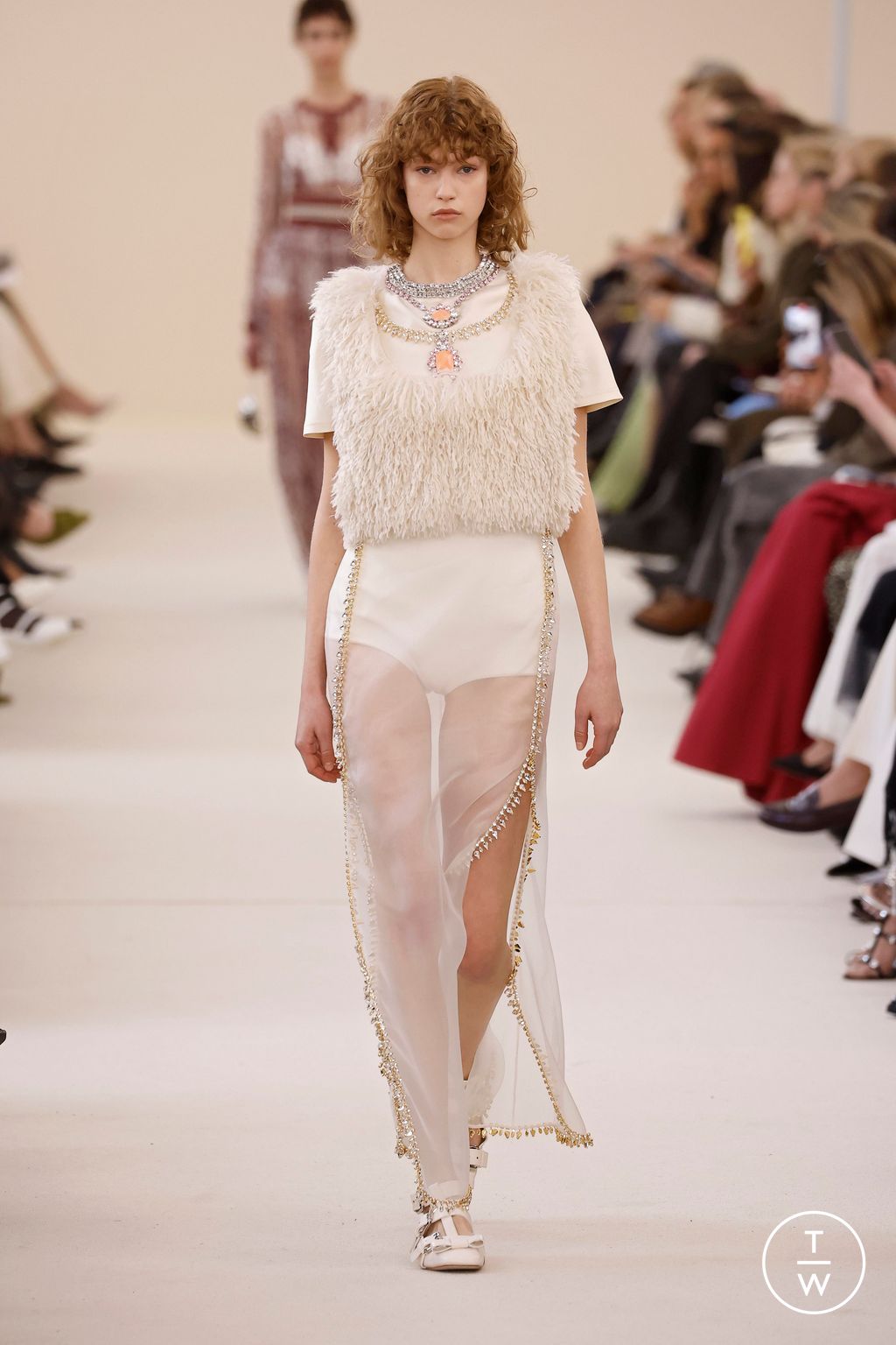 Fashion Week Paris Fall/Winter 2024 look 12 from the Giambattista Valli collection 女装
