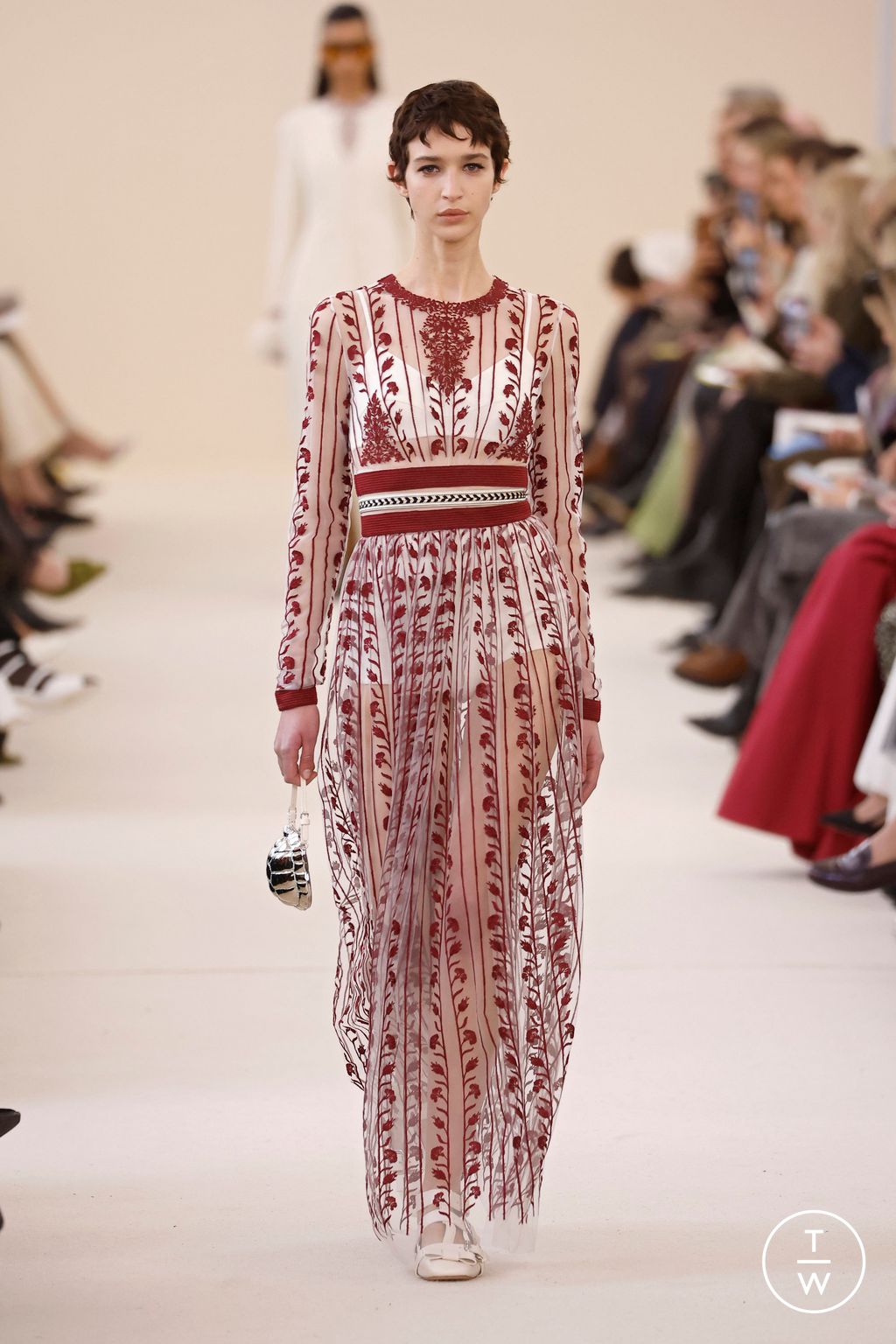 Fashion Week Paris Fall/Winter 2024 look 13 from the Giambattista Valli collection 女装