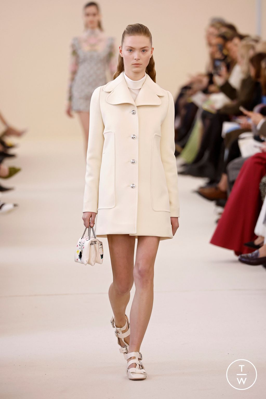 Fashion Week Paris Fall/Winter 2024 look 16 from the Giambattista Valli collection 女装