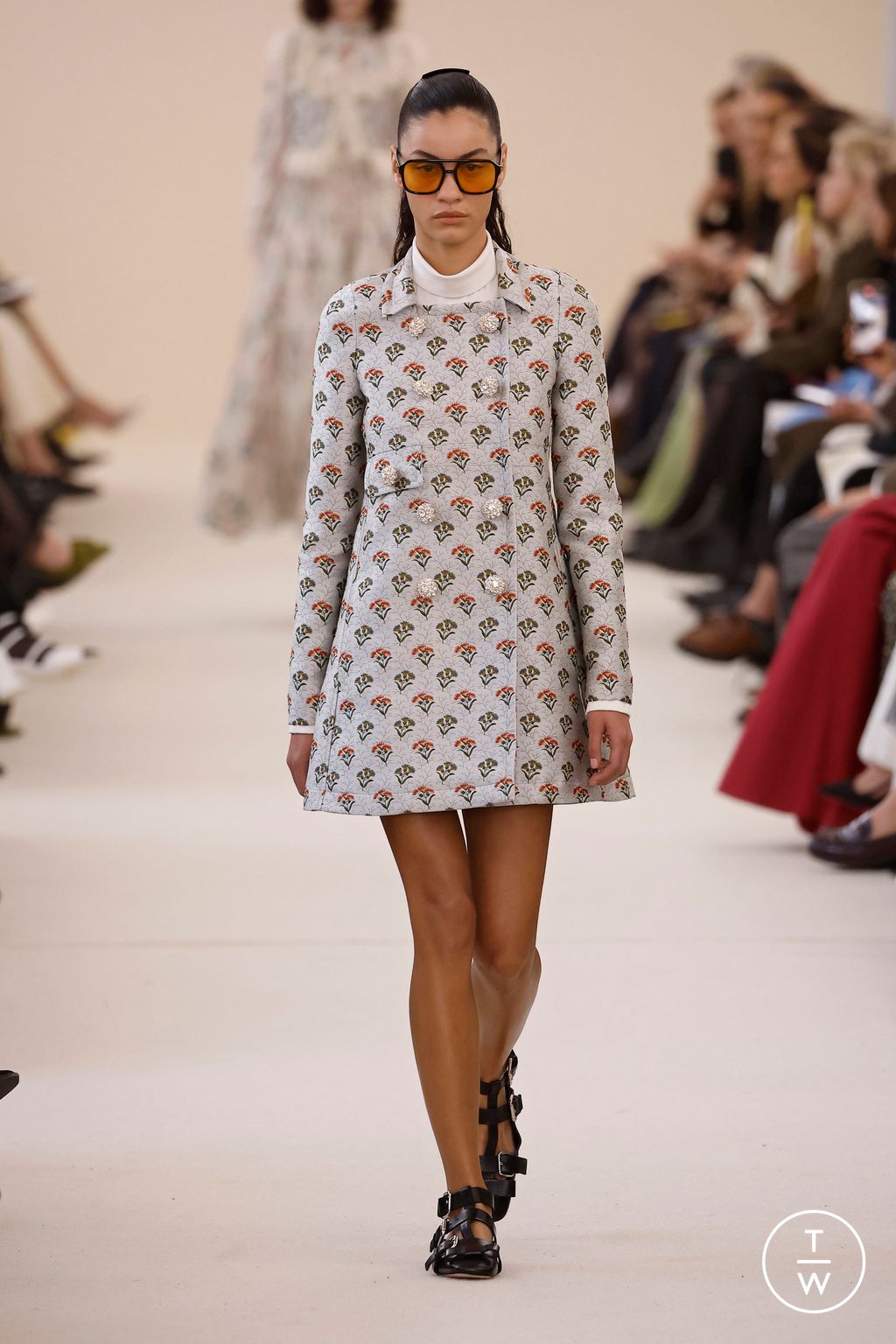 Fashion Week Paris Fall/Winter 2024 look 19 de la collection Giambattista Valli womenswear