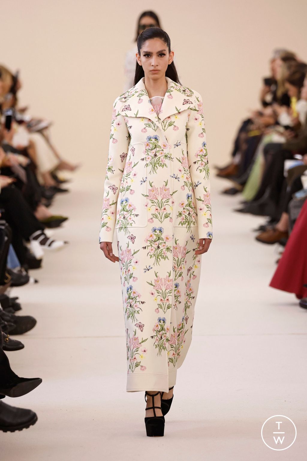 Fashion Week Paris Fall/Winter 2024 look 21 de la collection Giambattista Valli womenswear