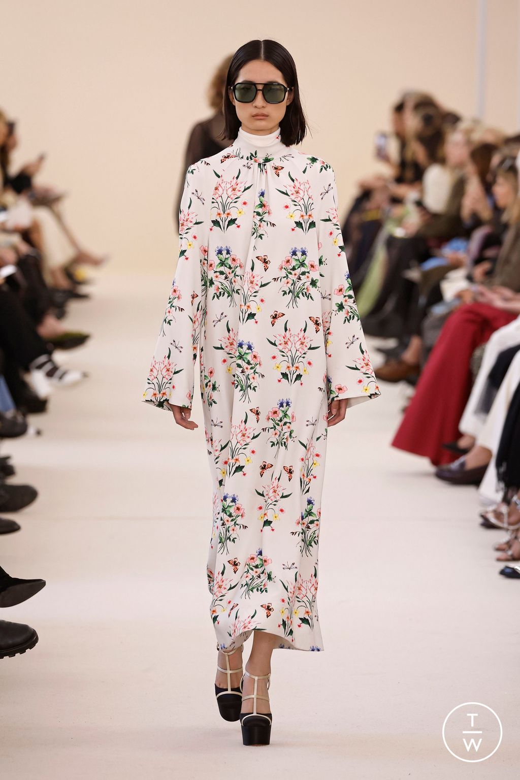 Fashion Week Paris Fall/Winter 2024 look 22 de la collection Giambattista Valli womenswear