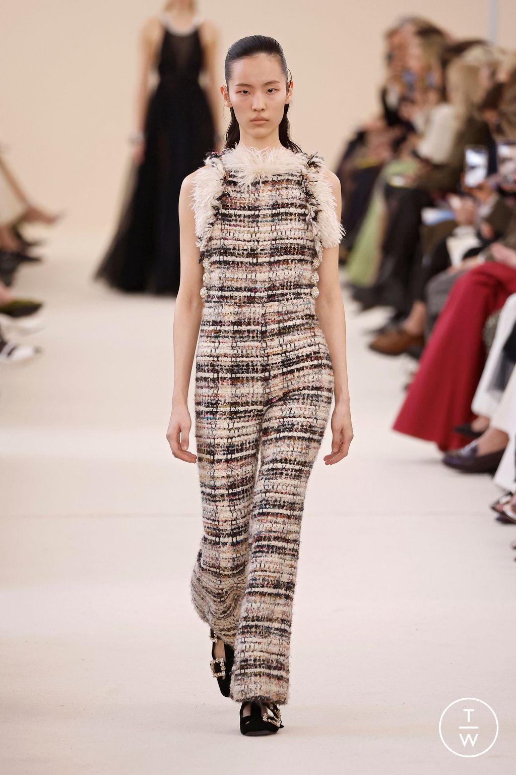 Fashion Week Paris Fall/Winter 2024 look 24 from the Giambattista Valli collection 女装