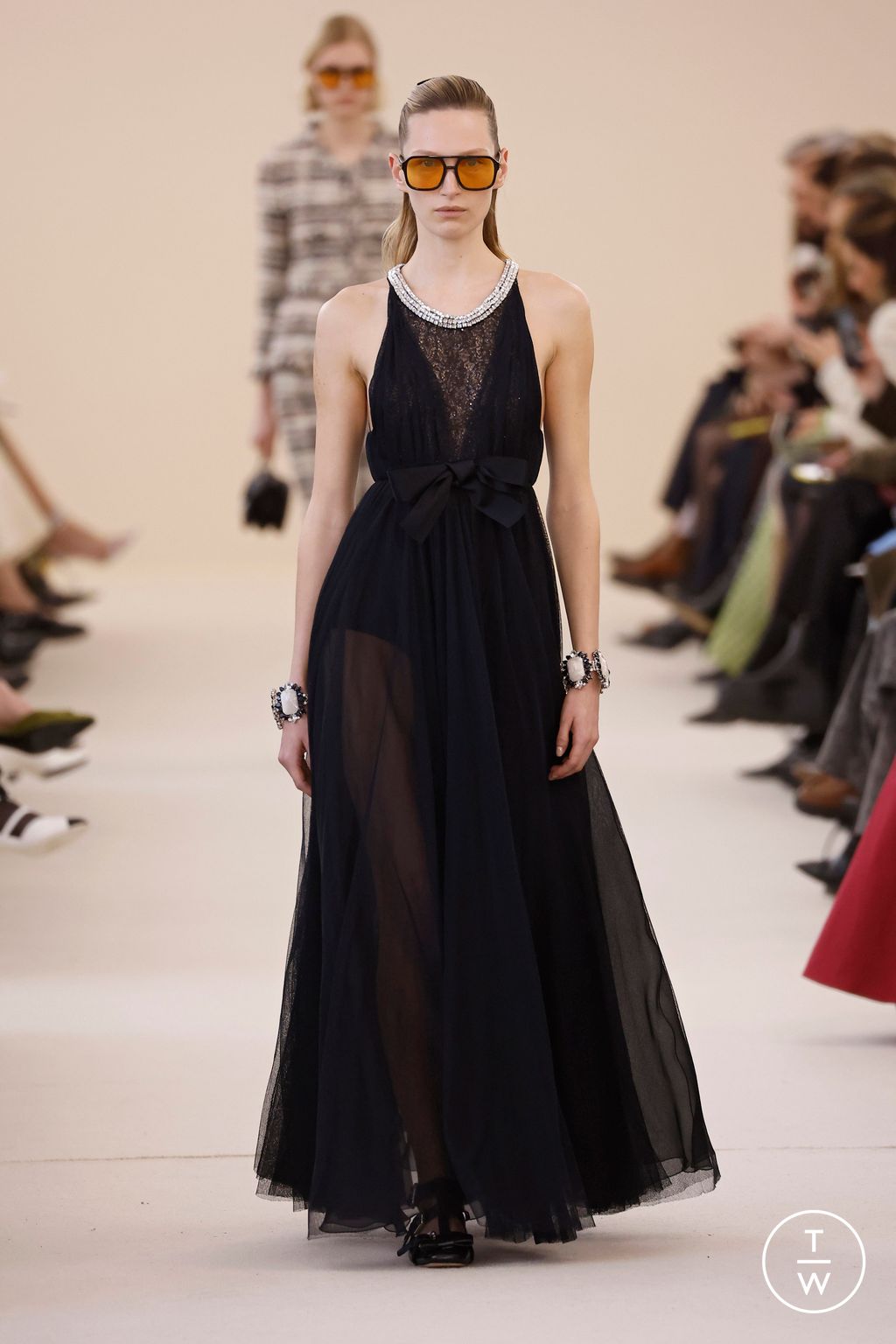 Fashion Week Paris Fall/Winter 2024 look 25 from the Giambattista Valli collection womenswear