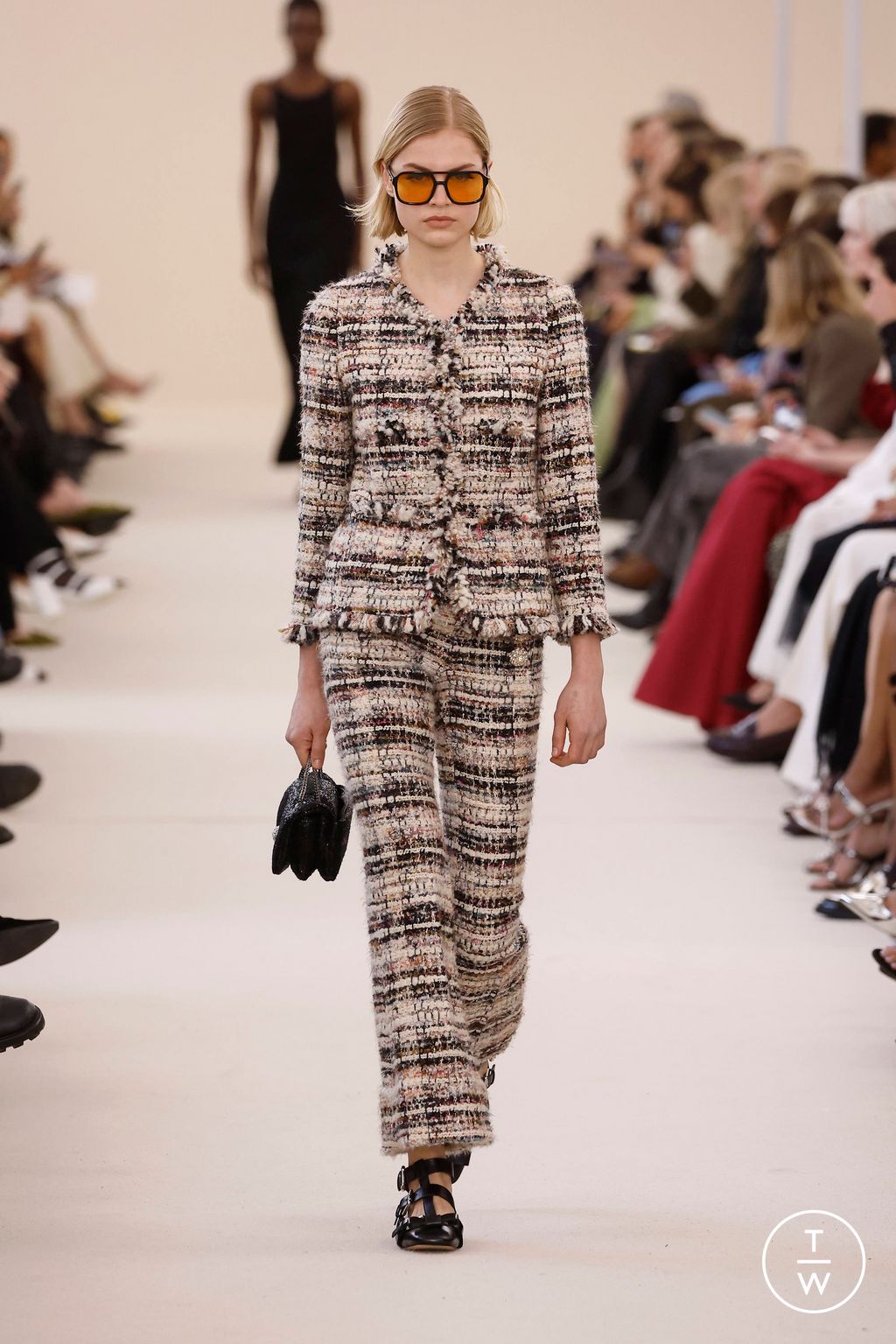 Fashion Week Paris Fall/Winter 2024 look 26 from the Giambattista Valli collection 女装